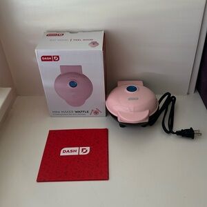 DASH Mini Waffle Maker in Pink